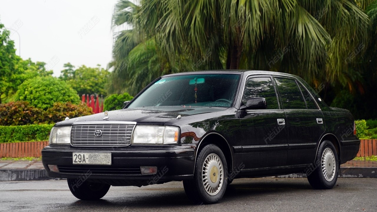 Gần 30 năm tuổi, "xe chủ tịch" Toyota Crown 1996 còn lại gì?