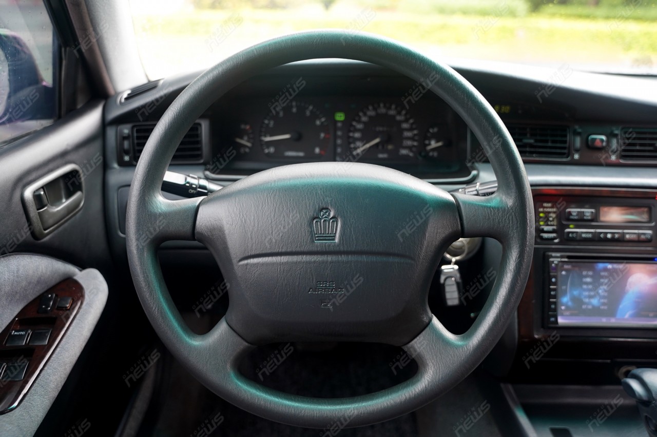 Gần 30 năm tuổi, "xe chủ tịch" Toyota Crown 1996 còn lại gì? Gần 30 năm tuổi, "xe chủ tịch" Toyota Crown 1996 còn lại gì?
