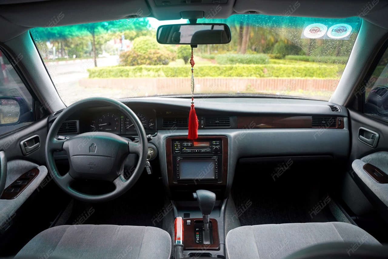 Gần 30 năm tuổi, "xe chủ tịch" Toyota Crown 1996 còn lại gì? Gần 30 năm tuổi, "xe chủ tịch" Toyota Crown 1996 còn lại gì?