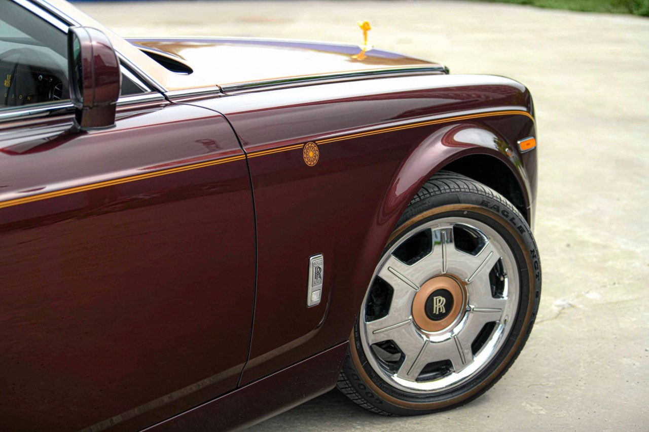 Cận cảnh Rolls-Royce Phantom Lửa Thiêng đấu giá 7 lần vẫn không ai mua Cận cảnh Rolls Royce Phantom Lửa Thiêng đấu giá 7 lần vẫn không ai mua