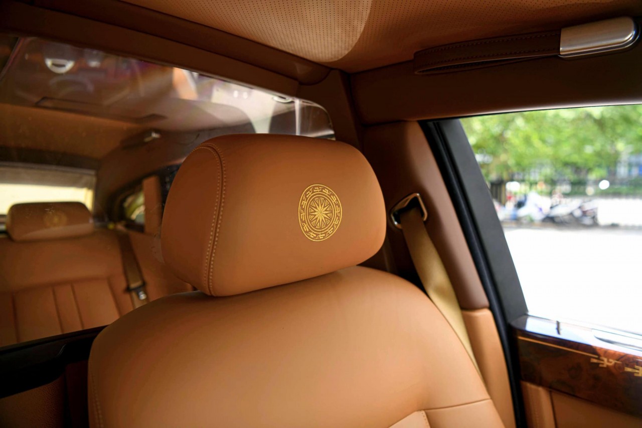 Cận cảnh Rolls-Royce Phantom Lửa Thiêng đấu giá 7 lần vẫn không ai mua Cận cảnh Rolls Royce Phantom Lửa Thiêng đấu giá 7 lần vẫn không ai mua