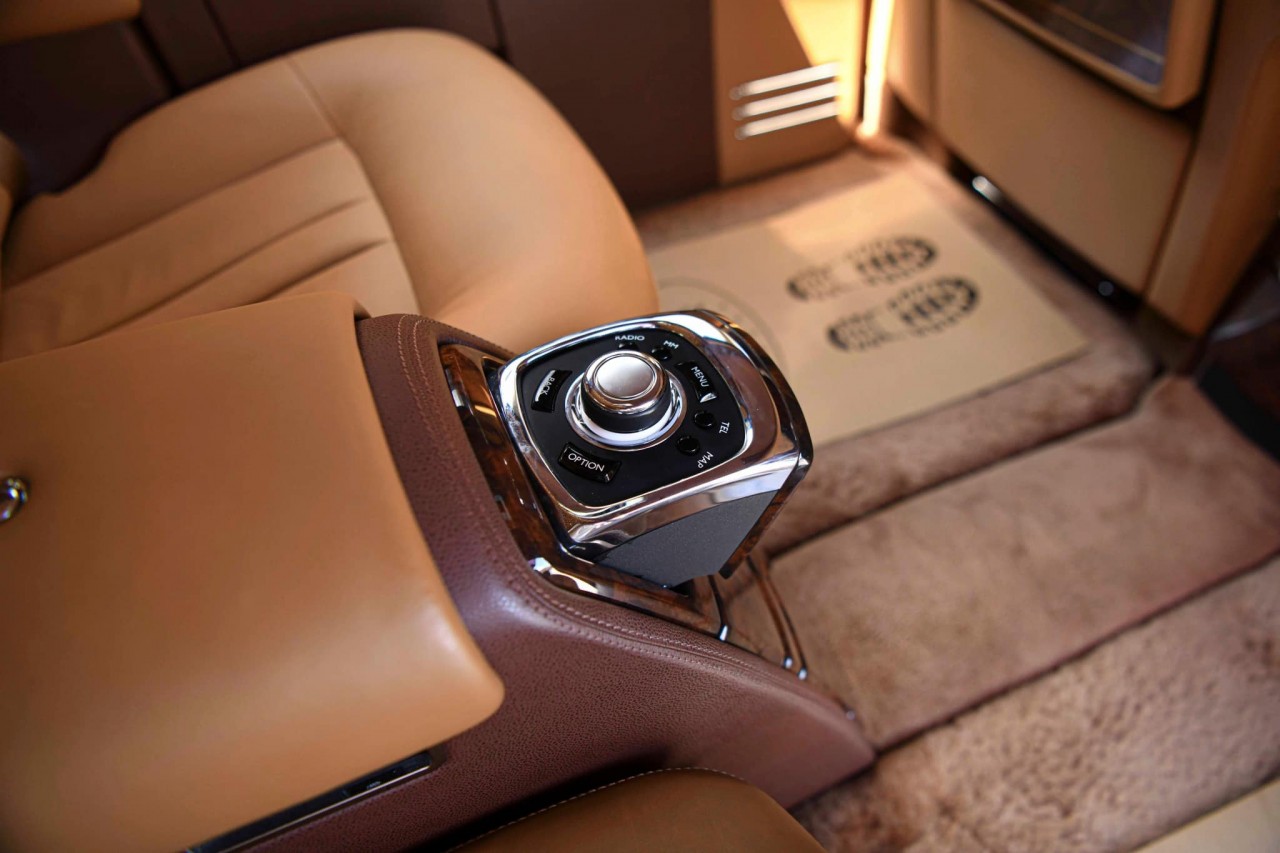 Cận cảnh Rolls-Royce Phantom Lửa Thiêng đấu giá 7 lần vẫn không ai mua Cận cảnh Rolls Royce Phantom Lửa Thiêng đấu giá 7 lần vẫn không ai mua