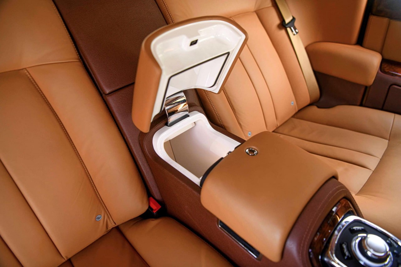 Cận cảnh Rolls-Royce Phantom Lửa Thiêng đấu giá 7 lần vẫn không ai mua Cận cảnh Rolls Royce Phantom Lửa Thiêng đấu giá 7 lần vẫn không ai mua
