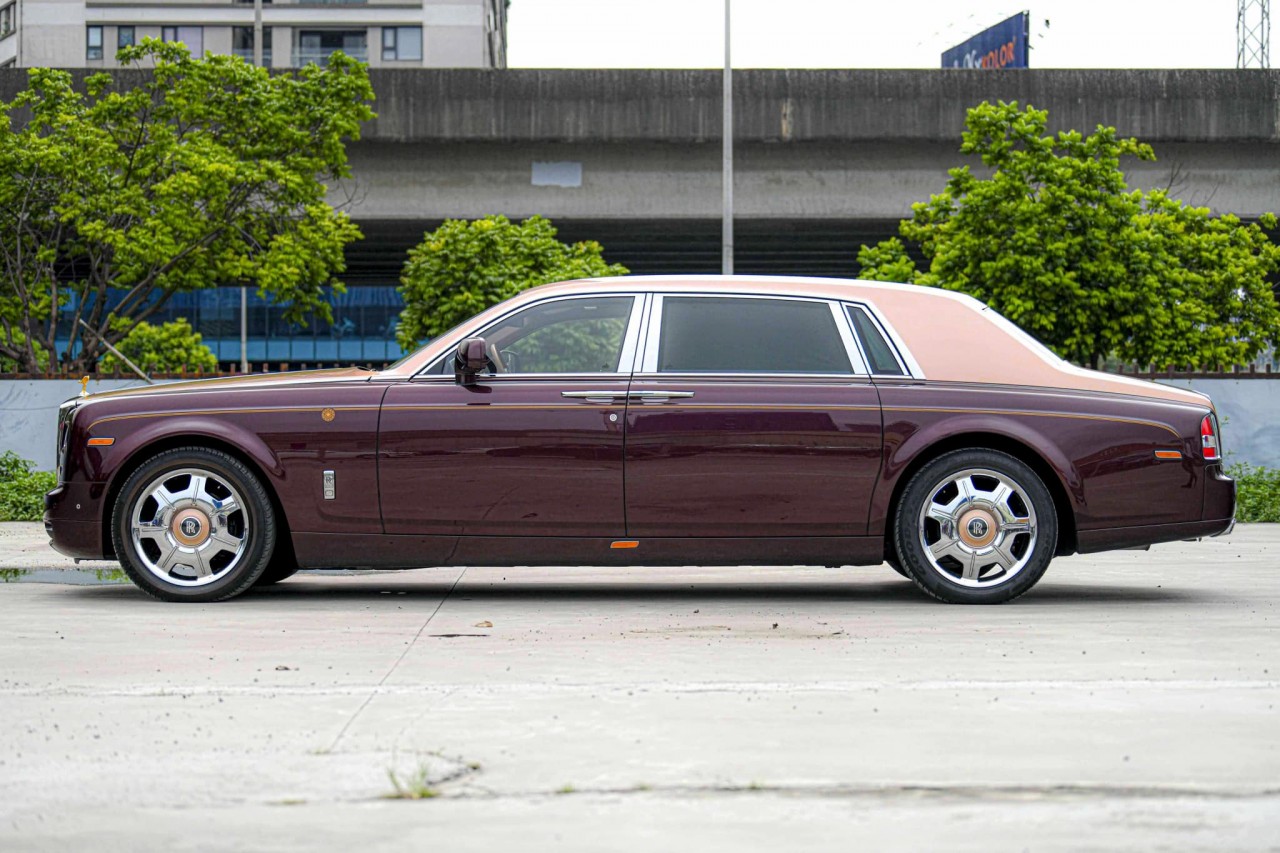Cận cảnh Rolls-Royce Phantom Lửa Thiêng đấu giá 7 lần vẫn không ai mua Cận cảnh Rolls Royce Phantom Lửa Thiêng đấu giá 7 lần vẫn không ai mua