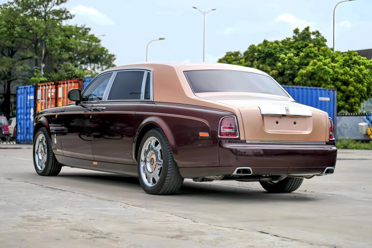 Cận cảnh Rolls-Royce Phantom Lửa Thiêng đấu giá 7 lần vẫn không ai mua Cận cảnh Rolls Royce Phantom Lửa Thiêng đấu giá 7 lần vẫn không ai mua