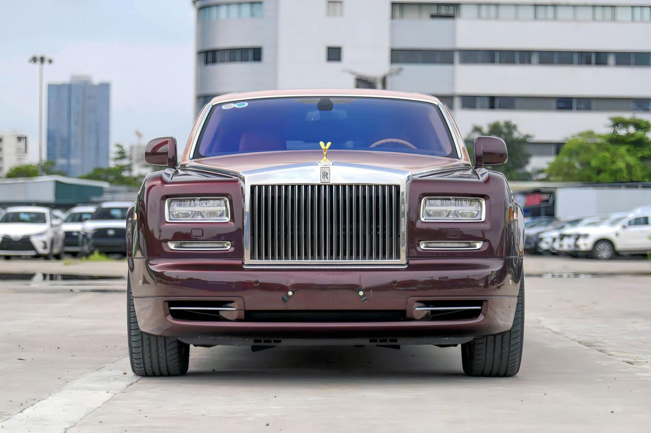 Cận cảnh Rolls-Royce Phantom Lửa Thiêng đấu giá 7 lần vẫn không ai mua Cận cảnh Rolls Royce Phantom Lửa Thiêng đấu giá 7 lần vẫn không ai mua