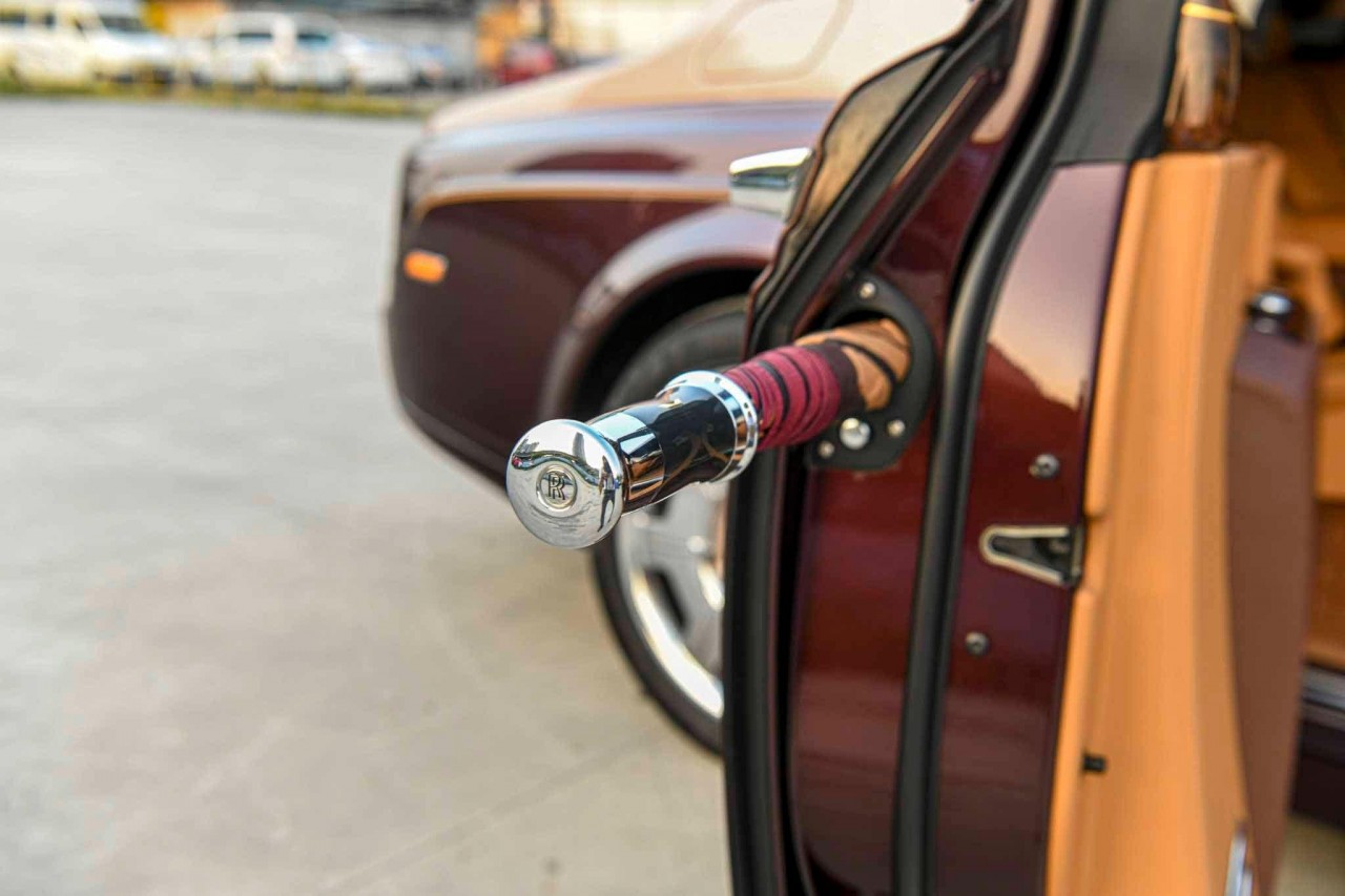 Cận cảnh Rolls-Royce Phantom Lửa Thiêng đấu giá 7 lần vẫn không ai mua Cận cảnh Rolls Royce Phantom Lửa Thiêng đấu giá 7 lần vẫn không ai mua