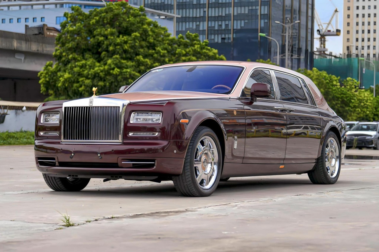 Cận cảnh Rolls-Royce Phantom Lửa Thiêng đấu giá 7 lần vẫn không ai mua Cận cảnh Rolls-Royce Phantom Lửa Thiêng đấu giá 7 lần vẫn không ai mua