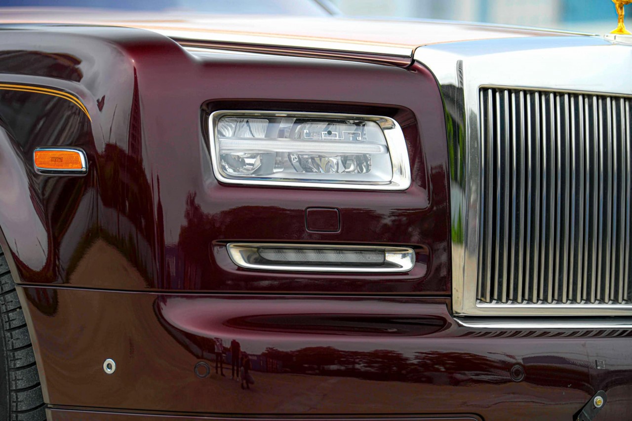 Cận cảnh Rolls-Royce Phantom Lửa Thiêng đấu giá 7 lần vẫn không ai mua Cận cảnh Rolls Royce Phantom Lửa Thiêng đấu giá 7 lần vẫn không ai mua