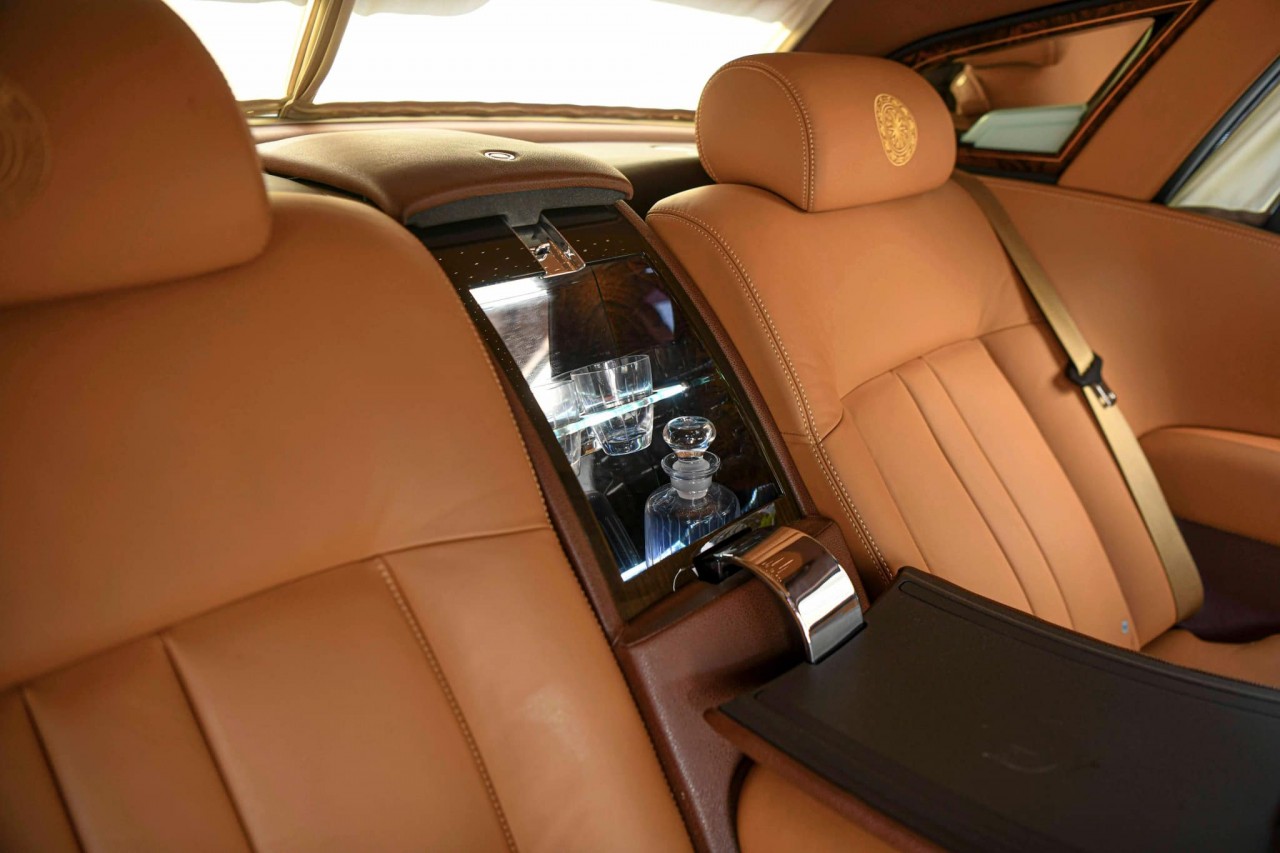 Cận cảnh Rolls-Royce Phantom Lửa Thiêng đấu giá 7 lần vẫn không ai mua Cận cảnh Rolls Royce Phantom Lửa Thiêng đấu giá 7 lần vẫn không ai mua