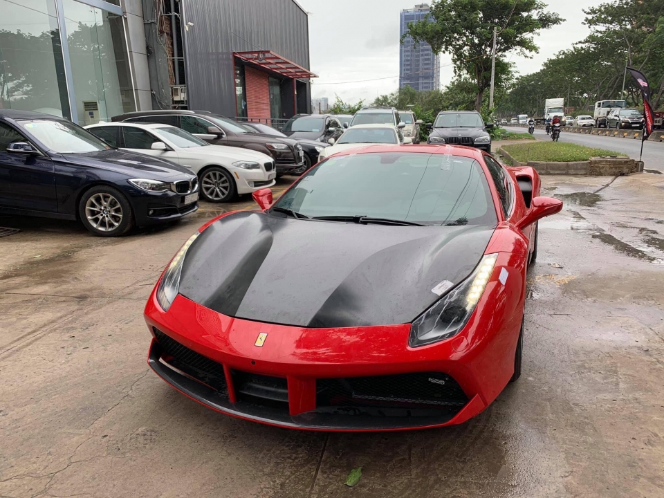 Siêu xe Ferrari 488 GTB của ca sỹ Tuấn Hưng sắp tái xuất sieu xe ferrari 488 gtb cua ca sy tuan hung sap tai xuat