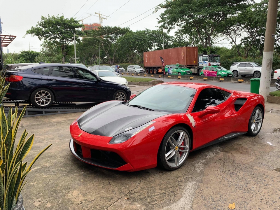 Siêu xe Ferrari 488 GTB của ca sỹ Tuấn Hưng sắp tái xuất sieu xe ferrari 488 gtb cua ca sy tuan hung sap tai xuat