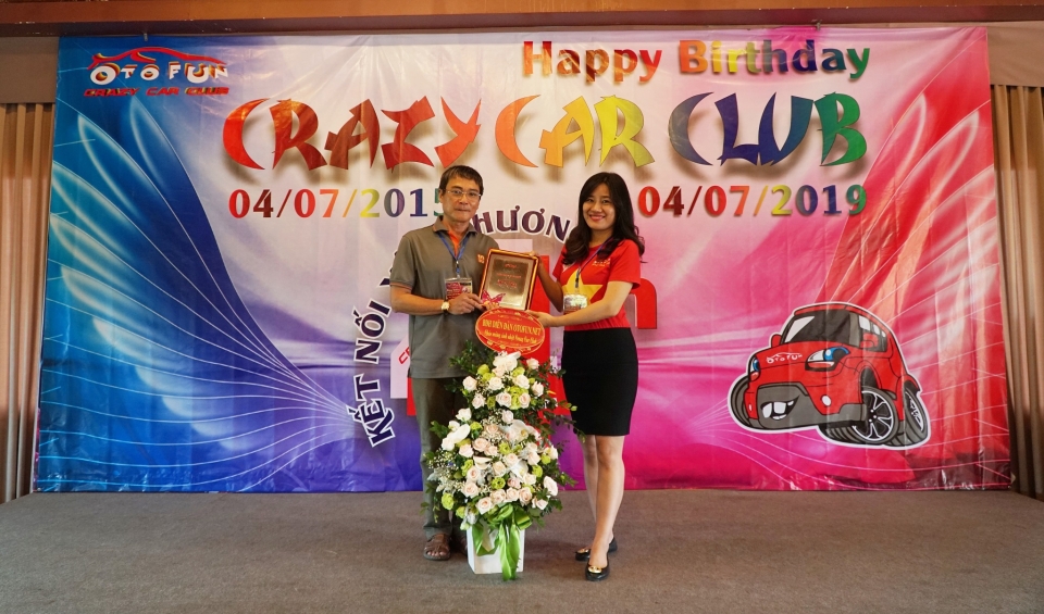 Kỷ niệm 4 năm thành lập chi hội Crazy Car Club ky niem 4 nam thanh lap chi hoi crazy car club