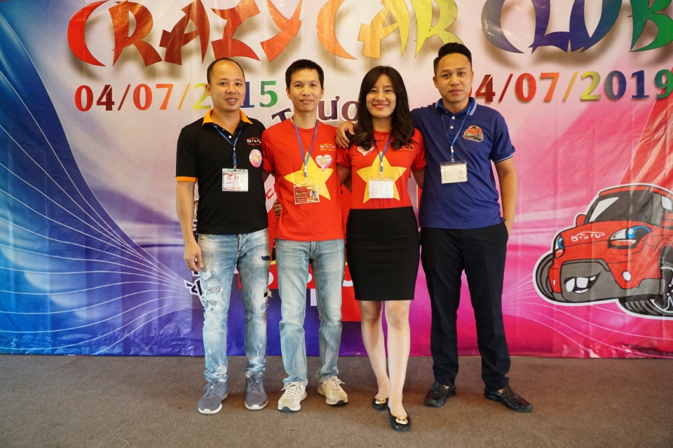 Kỷ niệm 4 năm thành lập chi hội Crazy Car Club ky niem 4 nam thanh lap chi hoi crazy car club