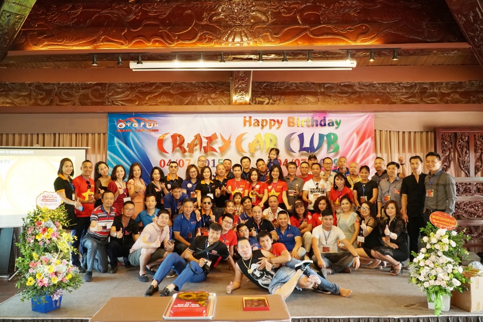 Kỷ niệm 4 năm thành lập chi hội Crazy Car Club ky niem 4 nam thanh lap chi hoi crazy car club