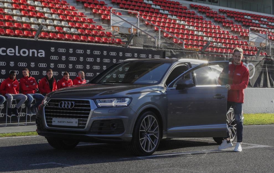 Audi "đòi lại quà" của các cầu thủ Barcelona audi doi lai qua cua cac cau thu barcelona