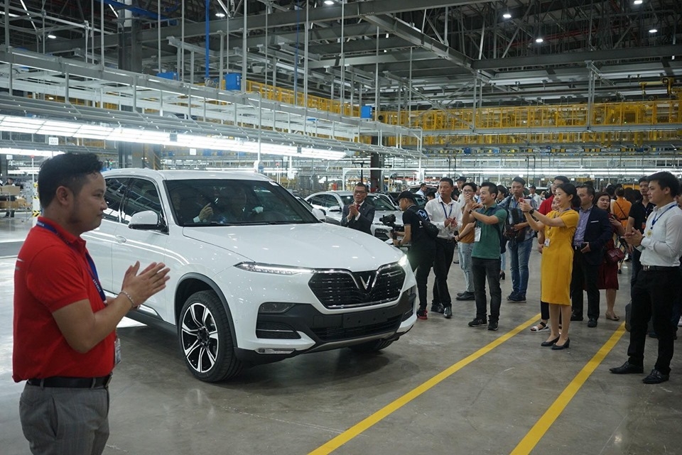 "Xe hơi quốc dân" VinFast Lux A2.0 và Lux SA2.0 đến tay khách hàng Việt xe hoi quoc dan vinfast lux a20 va lux sa20 den tay khach hang viet