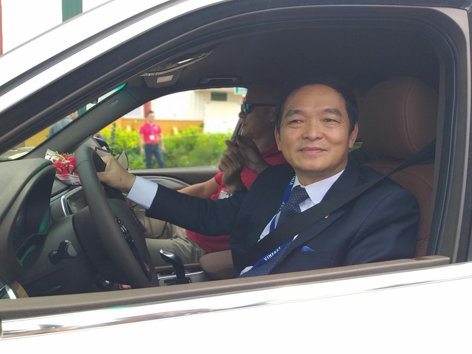 "Xe hơi quốc dân" VinFast Lux A2.0 và Lux SA2.0 đến tay khách hàng Việt xe hoi quoc dan vinfast lux a20 va lux sa20 den tay khach hang viet
