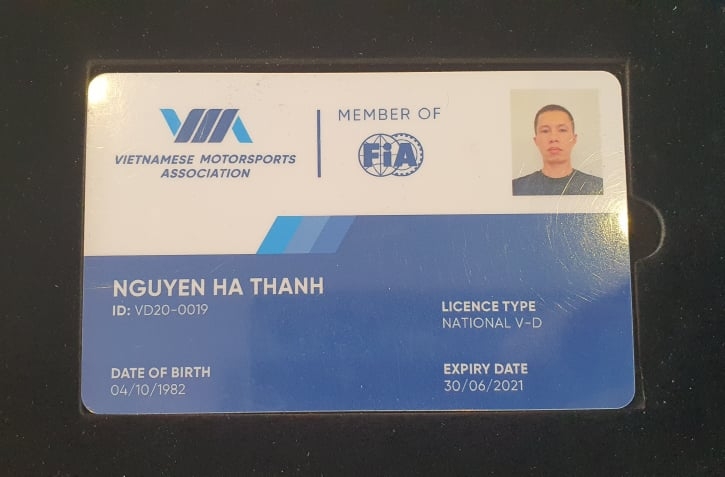 32 tay dua viet nam dau tien nhan bang dua xe chuyen nghiep