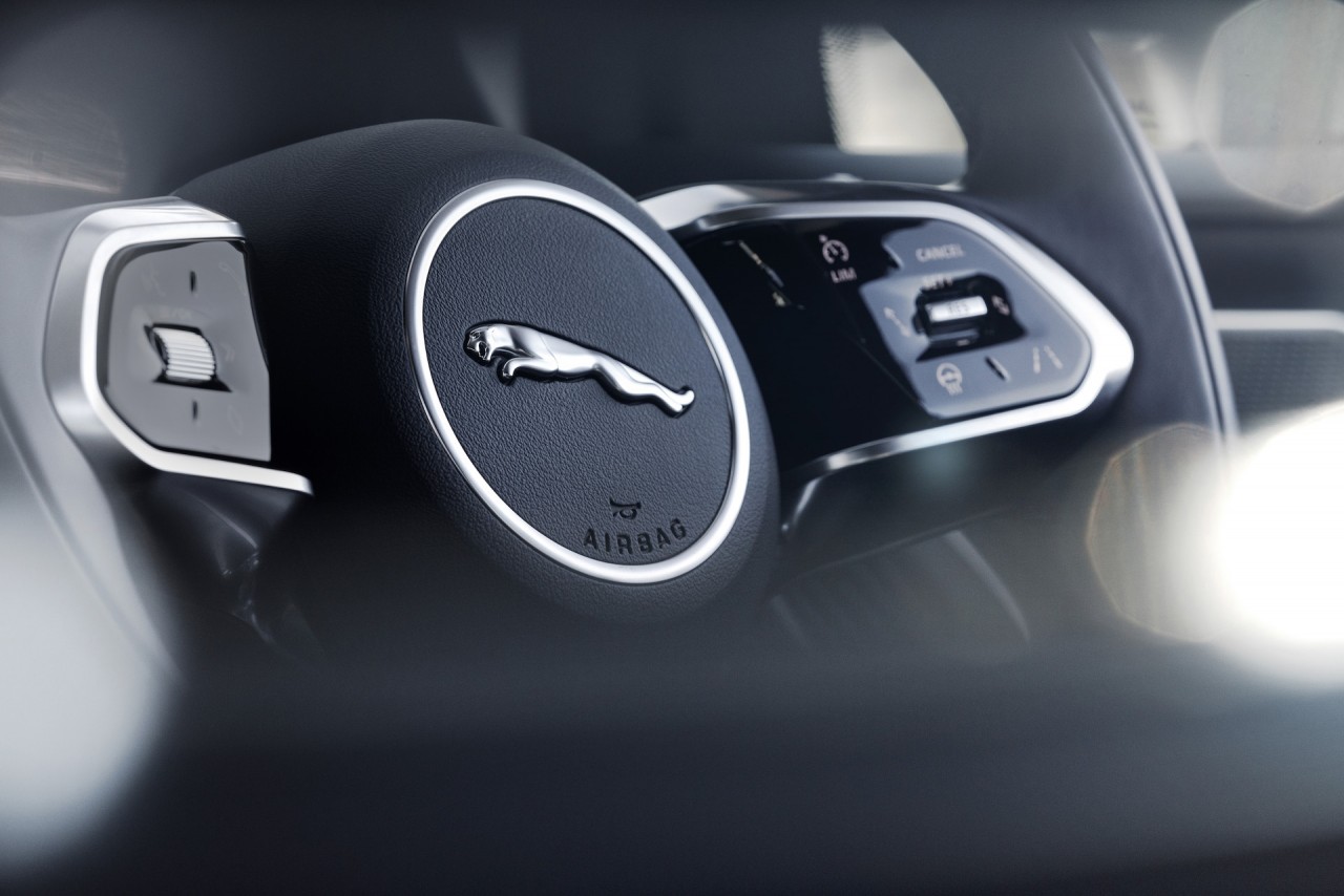 Xe chạy điện Jaguar I-Pace mới - Sạc nhanh hơn, thông minh hơn xe chay dien jaguar i pace moi sac nhanh hon thong minh hon