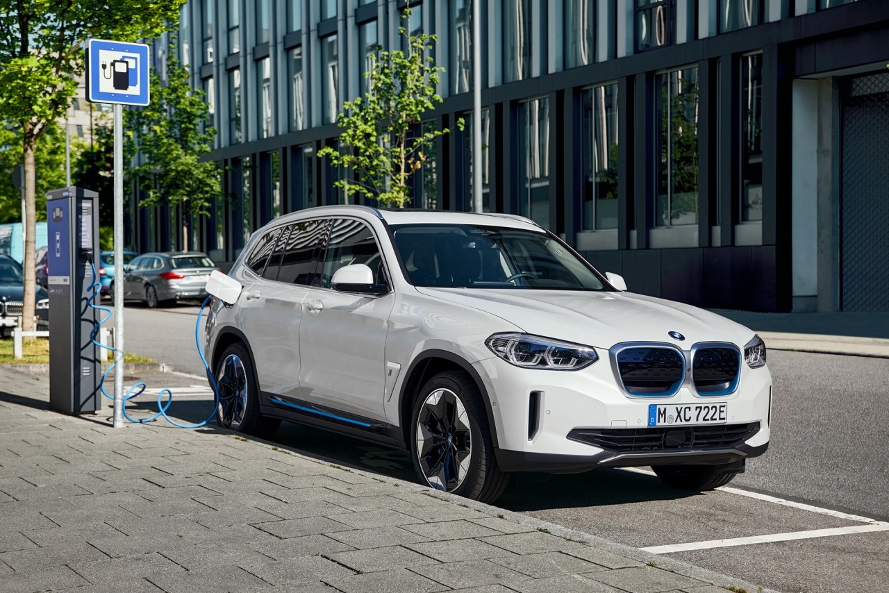 bmw ix3 xe suv chay dien hoan toan dau tien cua hang