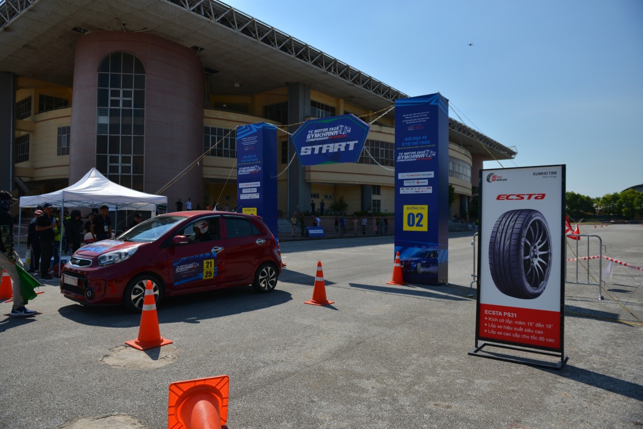 lop kumho phat huy suc manh tai giai dua tc motor goc 2020