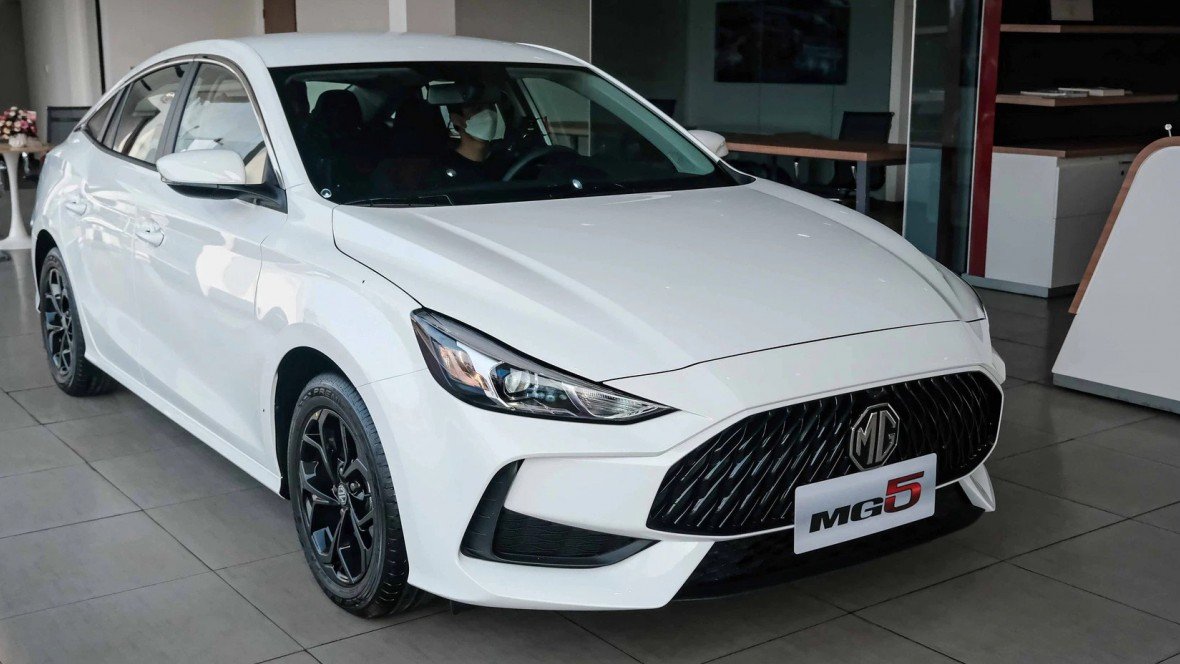 MG5 giảm giá gần 100 triệu đồng, rẻ hơn xe hạng B