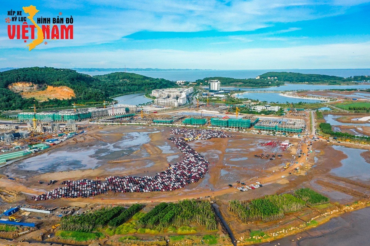 Xếp xe kỷ lục hình bản đồ Việt Nam: Khi những trái tim đồng lòng viết nên lịch sử