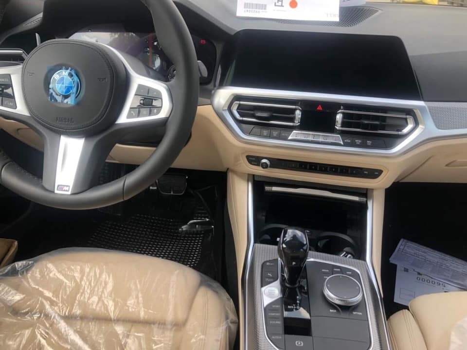 bmw 330i m sport ve nuoc san sang thach dau c300 amg