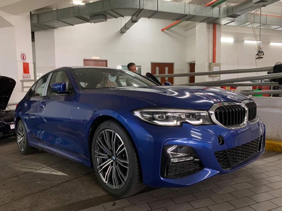 bmw 330i m sport ve nuoc san sang thach dau c300 amg
