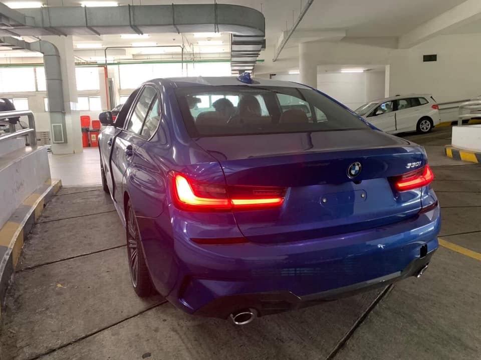 bmw 330i m sport ve nuoc san sang thach dau c300 amg