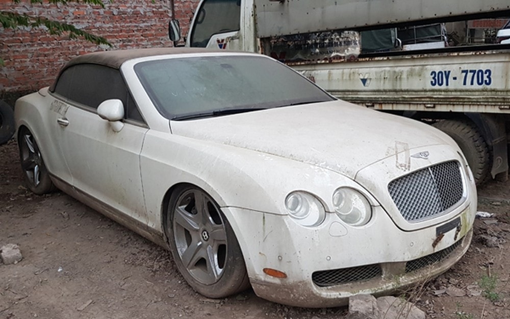 Siêu xe Bentley mui trần bị bỏ hoang tại Việt Nam sieu xe bentley mui tran bi bo hoang tai viet nam