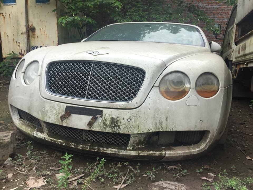 Siêu xe Bentley mui trần bị bỏ hoang tại Việt Nam sieu xe bentley mui tran bi bo hoang tai viet nam