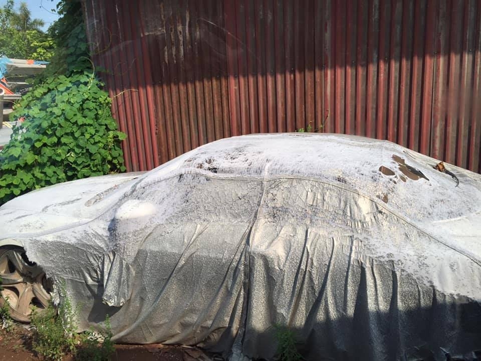 Siêu xe Bentley mui trần bị bỏ hoang tại Việt Nam sieu xe bentley mui tran bi bo hoang tai viet nam