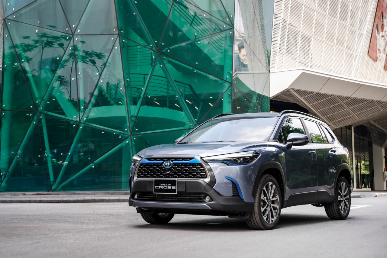 Toyota Corolla Cross ra mắt: Có tùy chọn động cơ hybrid, giá bán 720-918 triệu đồng toyota corolla cross ra mat co tuy chon dong co hybrid gia ban 720 918 trieu dong