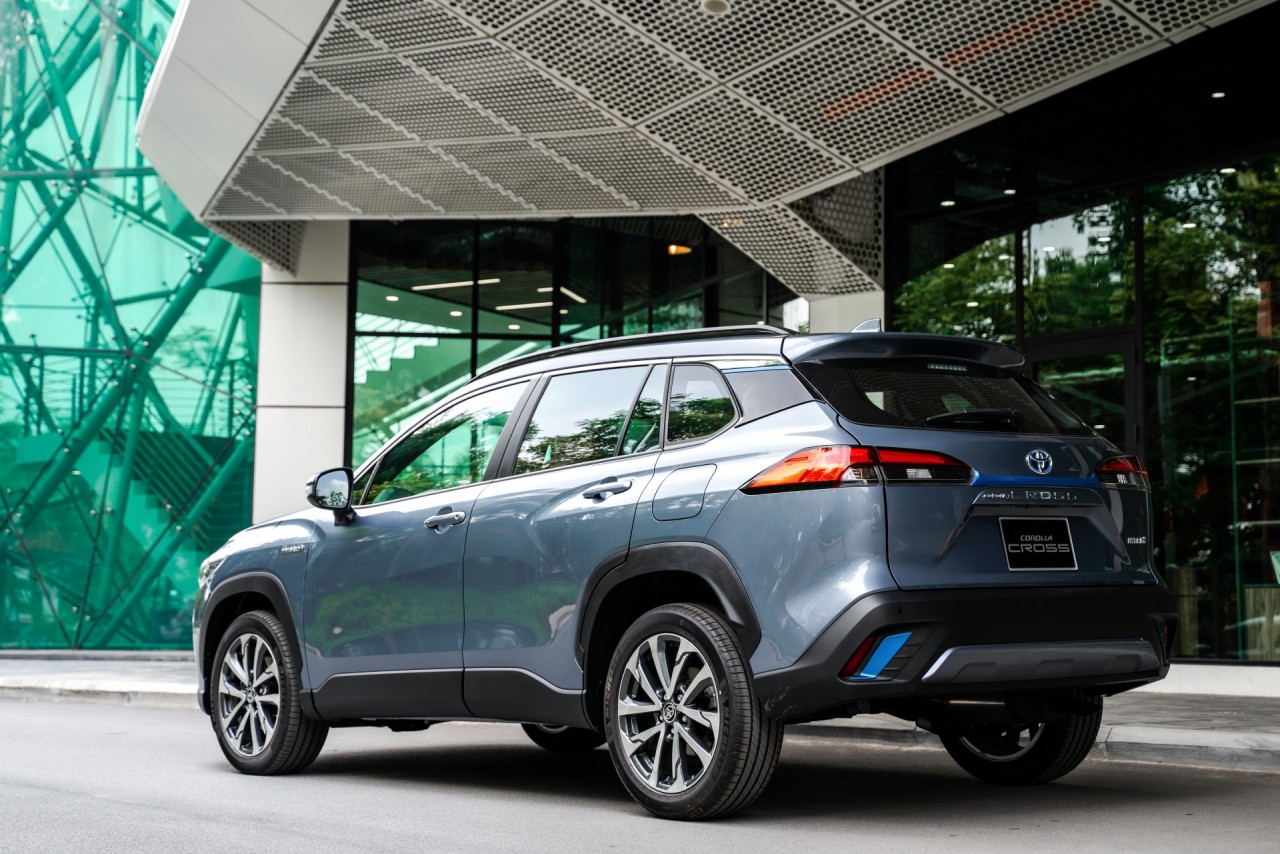 Toyota Corolla Cross ra mắt: Có tùy chọn động cơ hybrid, giá bán 720-918 triệu đồng toyota corolla cross ra mat co tuy chon dong co hybrid gia ban 720 918 trieu dong