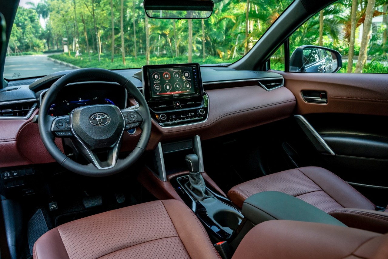 Toyota Corolla Cross ra mắt: Có tùy chọn động cơ hybrid, giá bán 720-918 triệu đồng toyota corolla cross ra mat co tuy chon dong co hybrid gia ban 720 918 trieu dong