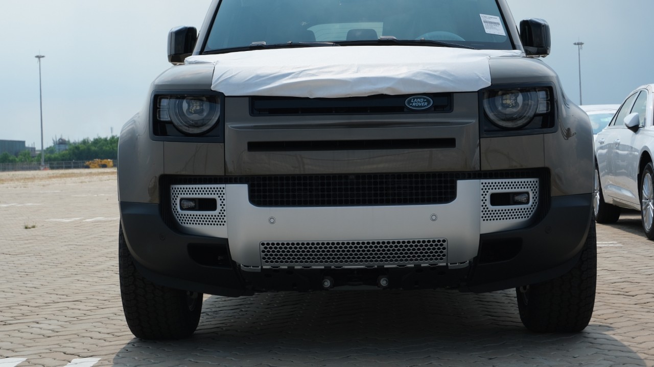 land rover defender hoan toan moi xuat hien tai viet nam
