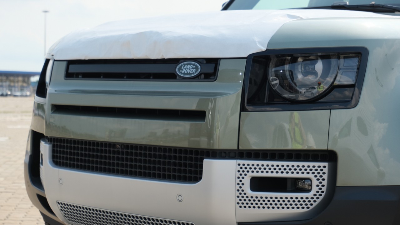 land rover defender hoan toan moi xuat hien tai viet nam