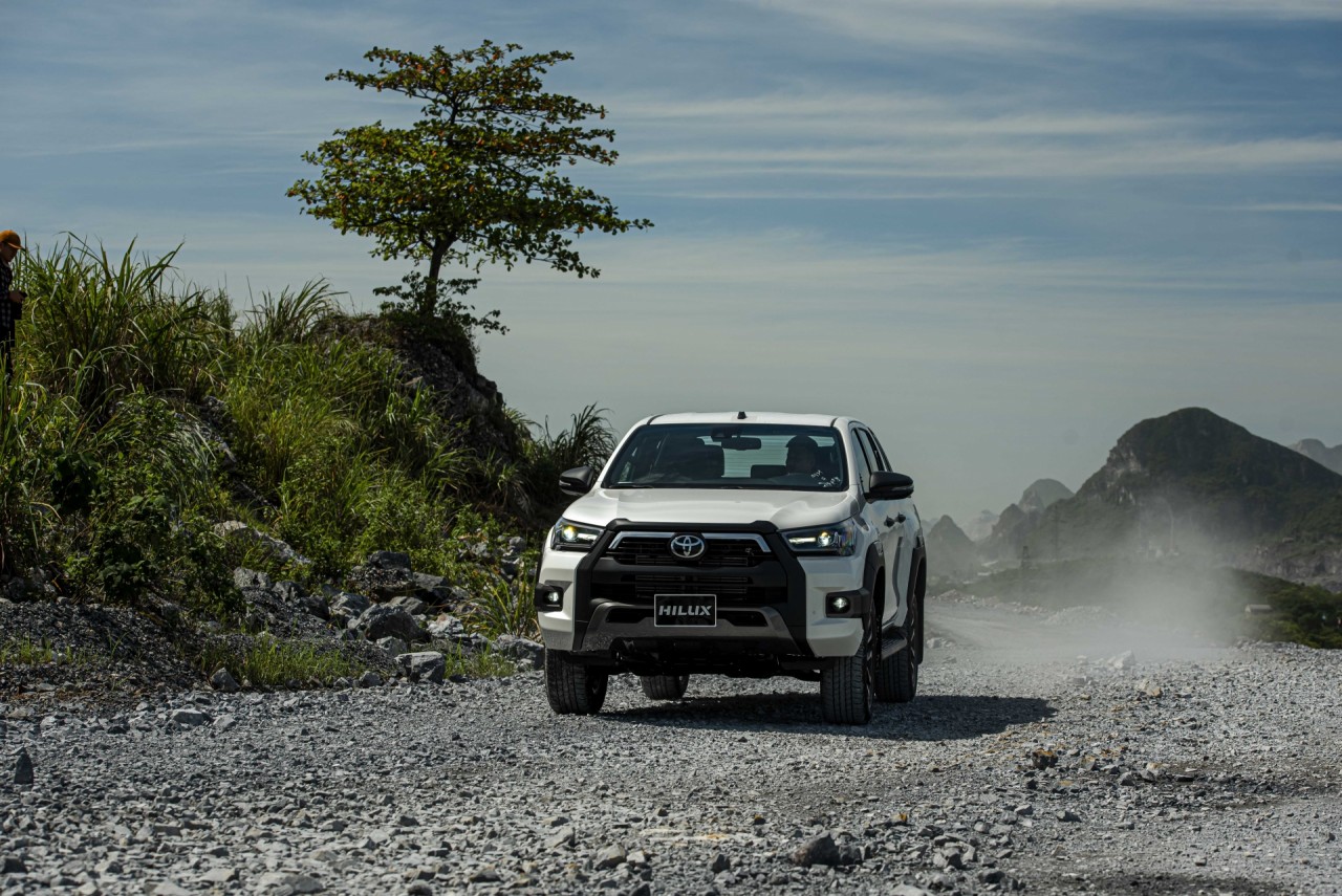 Chi tiết phiên bản Toyota Hilux cao cấp nhất giá 913-921 triệu đồng chi tiet phien ban toyota hilux cao cap nhat gia 913 921 trieu dong
