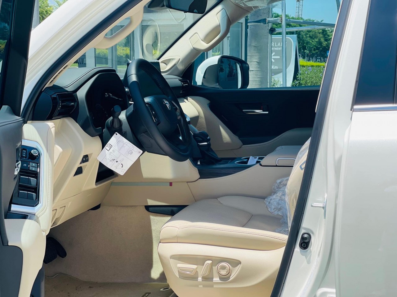 Cận cảnh Toyota Land Cruiser 2022 tại Việt Nam Cận cảnh Toyota Land Cruiser 2022 tại Việt Nam