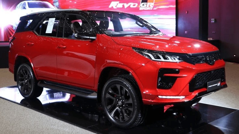 Toyota Fortuner mới sắp về Việt Nam, giá bán chênh lên 100 triệu đồng?