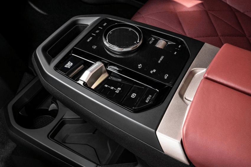 SUV chạy điện BMW iX giá từ 2,28 tỷ đồng tại Malaysia SUV chạy điện BMW iX giá từ 2,28 tỷ đồng tại Malaysia