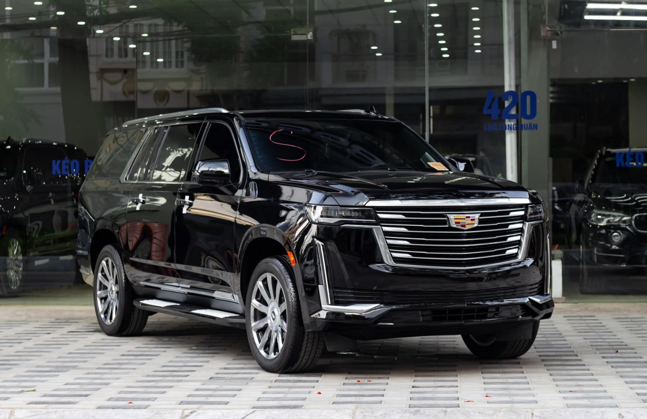 Cận cảnh Cadillac Escalade 2021 máy dầu giá 10 tỷ đồng tại Hà Nội Cận cảnh Cadillac Escalade 2021 máy dầu giá 10 tỷ đồng tại Hà Nội