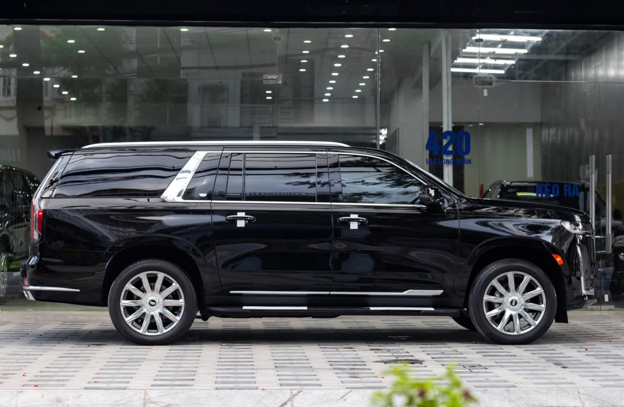 Cận cảnh Cadillac Escalade 2021 máy dầu giá 10 tỷ đồng tại Hà Nội Cận cảnh Cadillac Escalade 2021 máy dầu giá 10 tỷ đồng tại Hà Nội