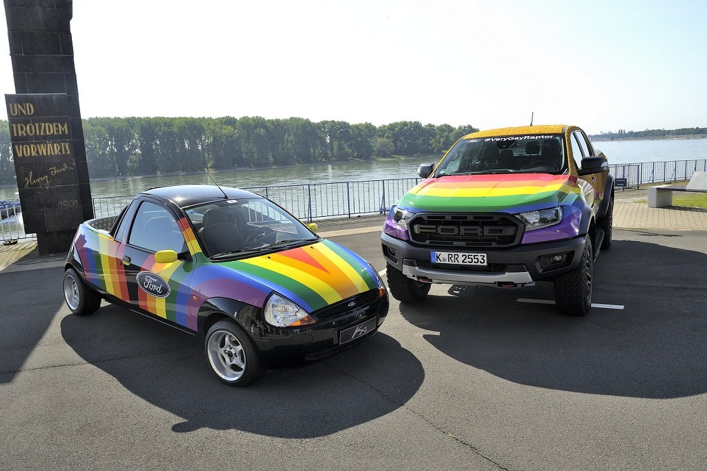 Ford Ranger Raptor phiên bản "Very Gay" cho người đồng tính Ford Ranger Raptor phiên bản "Very Gay" cho người đồng tính