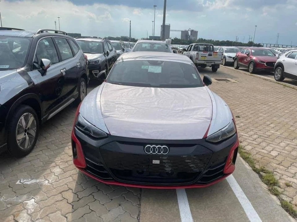 Xe điện Audi e-tron GT bất ngờ xuất hiện tại Việt Nam Xe điện Audi e-tron GT bất ngờ xuất hiện tại Việt Nam