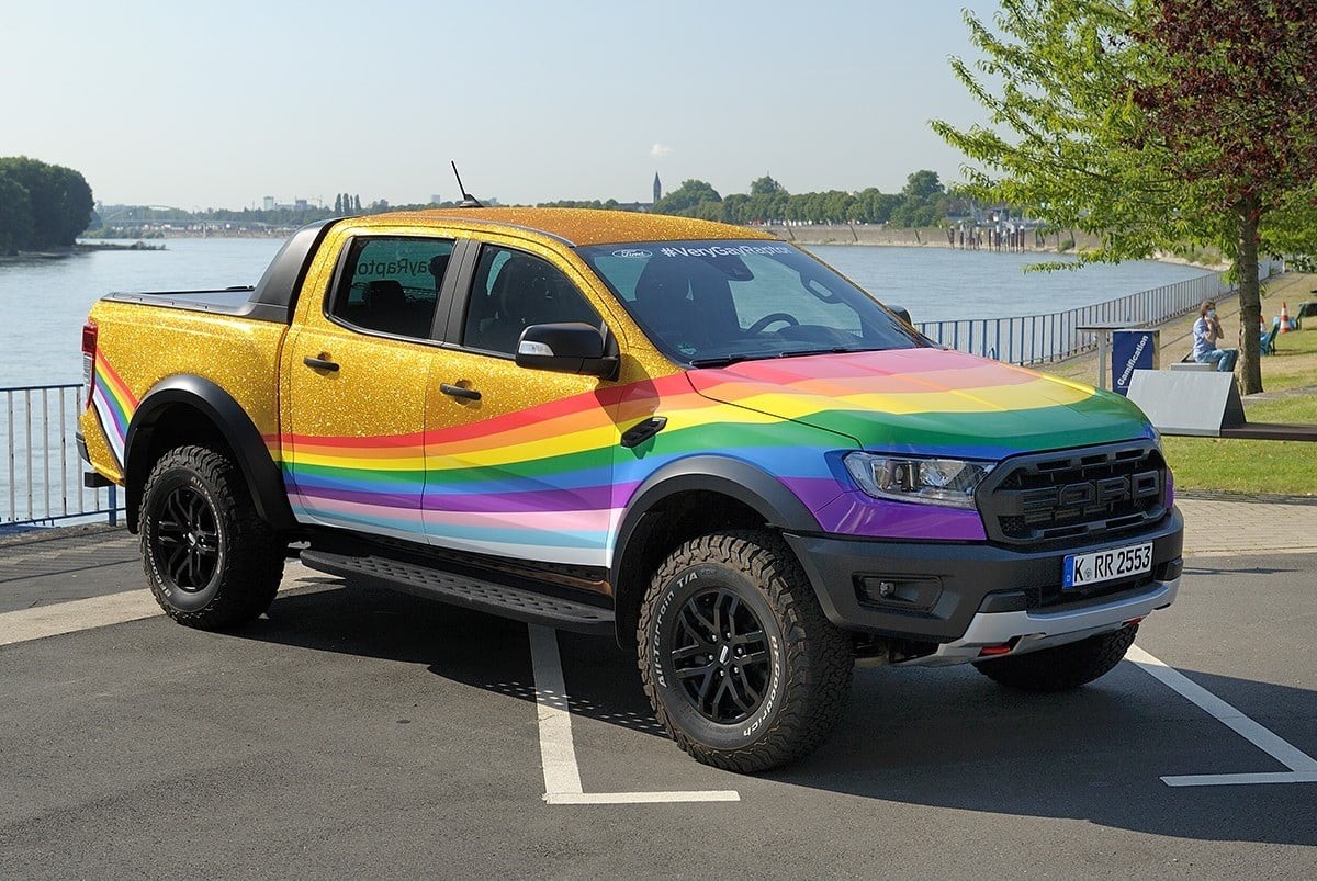 Ford Ranger Raptor phiên bản "Very Gay" cho người đồng tính Ford Ranger Raptor phiên bản "Very Gay" cho người đồng tính