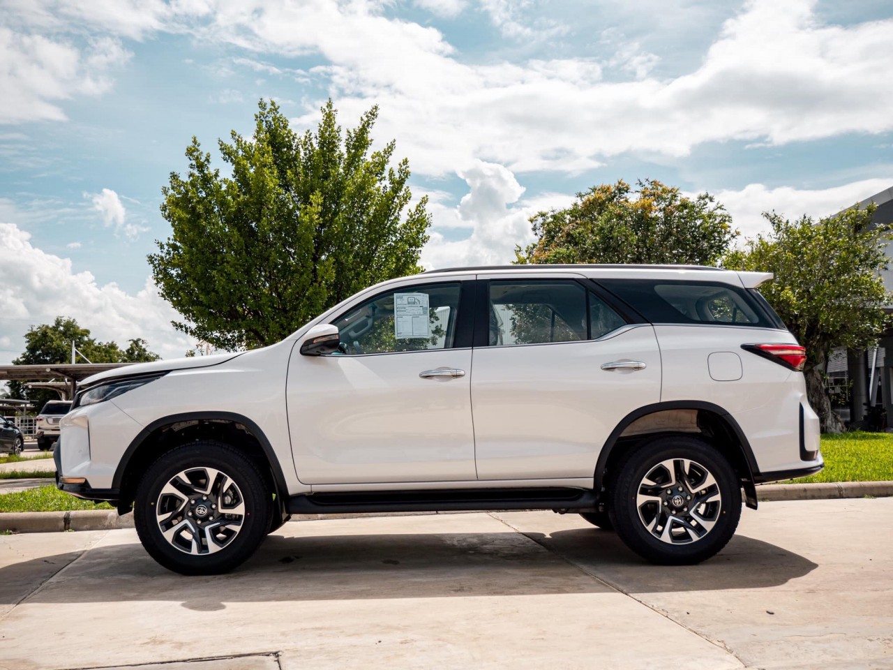 Toyota Fortuner Leader giá từ 905 triệu đồng tại Thái Lan Toyota Fortuner Leader giá từ 905 triệu đồng tại Thái Lan
