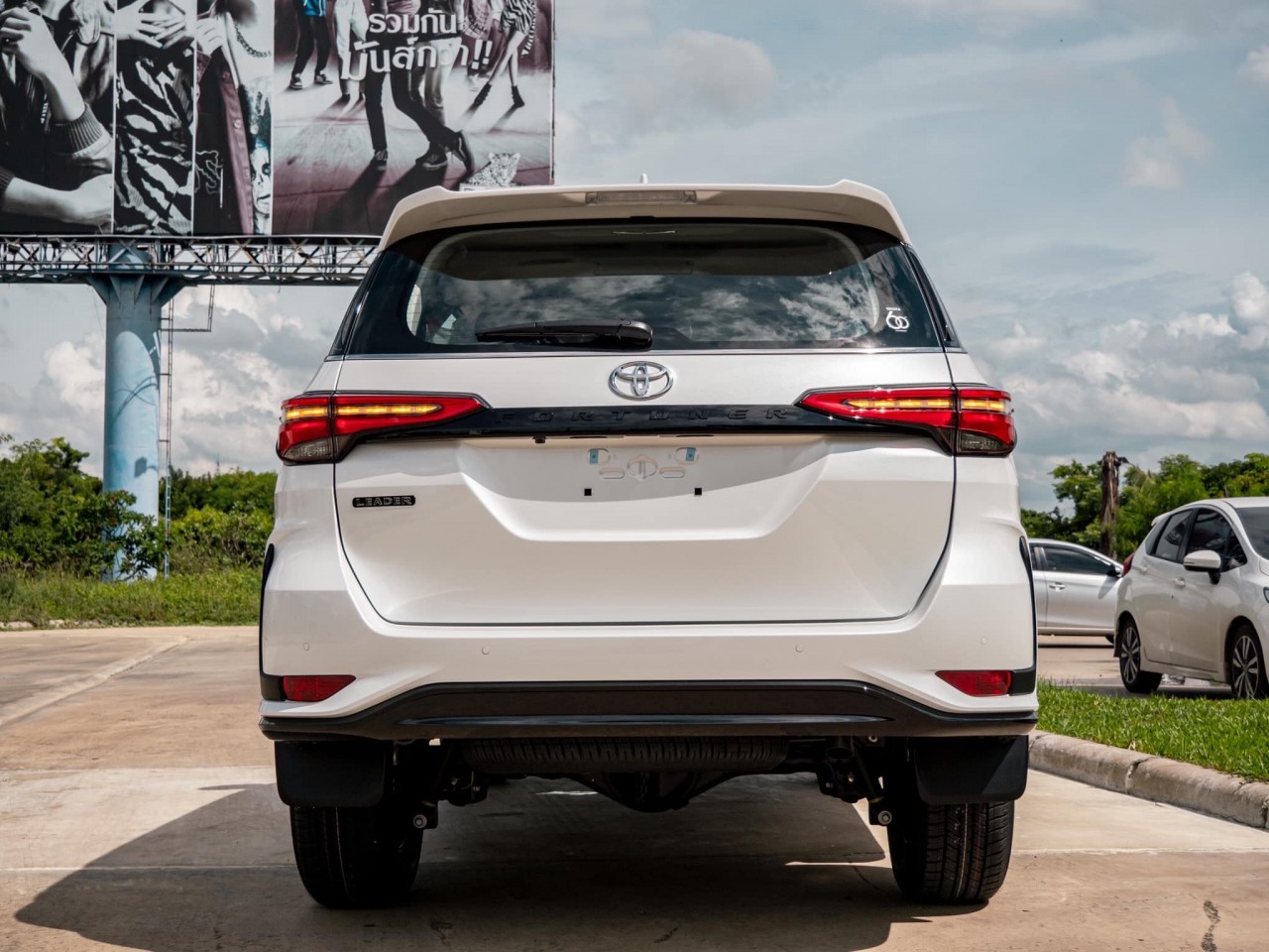 Toyota Fortuner Leader giá từ 905 triệu đồng tại Thái Lan Toyota Fortuner Leader giá từ 905 triệu đồng tại Thái Lan